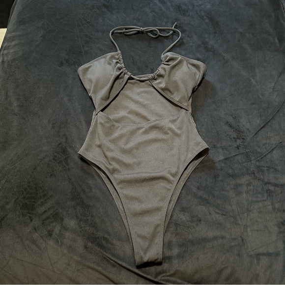 Black Swimsuit, SM - Picture 4 of 5